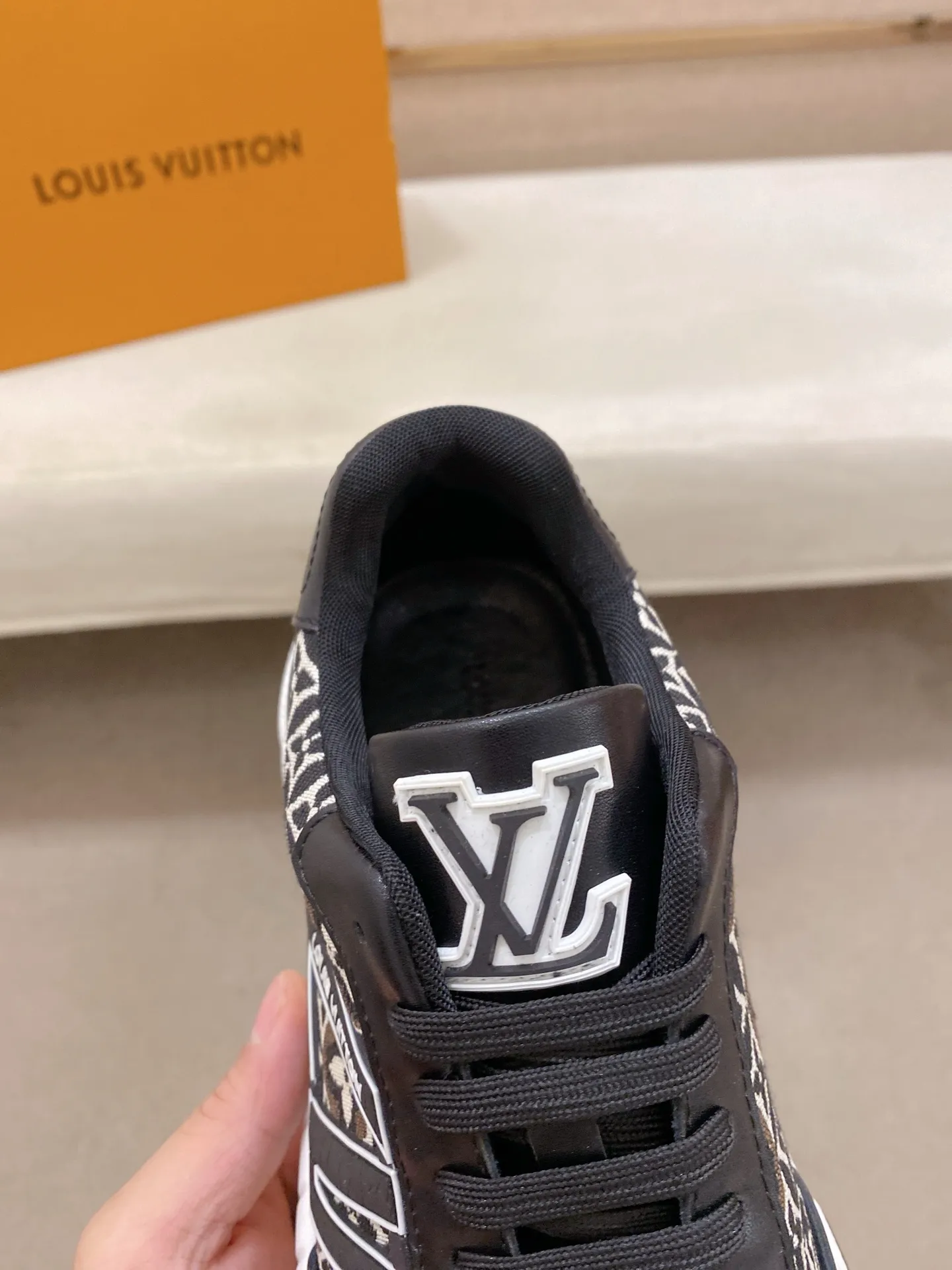 Men's shoes 442💰louis vuitton (Louis Vuitton/lv)🔍🔍The new counters are on sale at the same time. The uppers are imported from Italy. ⃣️Re-engraved🇮🇹💪💪, ⚠Sole: The original sole is specially provided by the original factory, the exclusive movable molded sole is super comfortable, ⚠Original and single goods 🔍high quality, you can enter and leave the counter at will, welcome to compare⚠. Code number: 38-44 (45/customized, non-refundable)